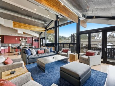 7620 Royal St E #402