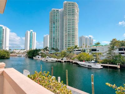 250 Sunny Isles Blvd #Th-207