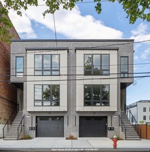 42 Waverly St Floor 2