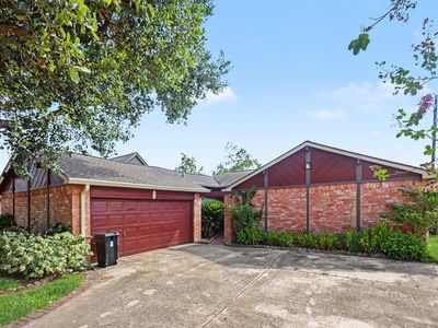 22122 Meadowhill Dr