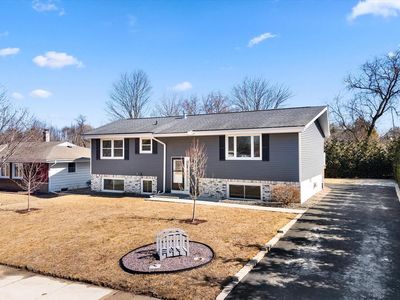 1024 Knollwood DRIVE