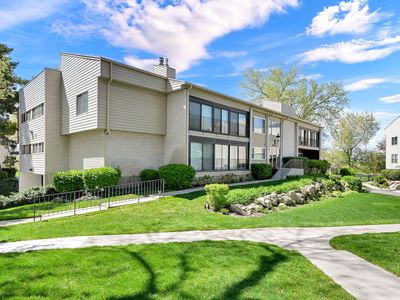 2554 S Elizabeth St E #5