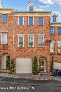 34 Lexington Ln