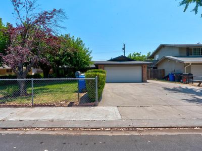 620 Lenore Dr