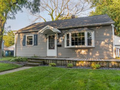 27 Walnut Pkwy