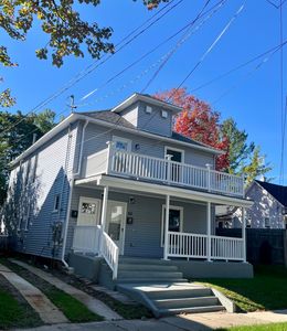 511 Emerald Ave NE