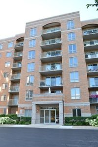 6815 N Milwaukee Ave APT 604