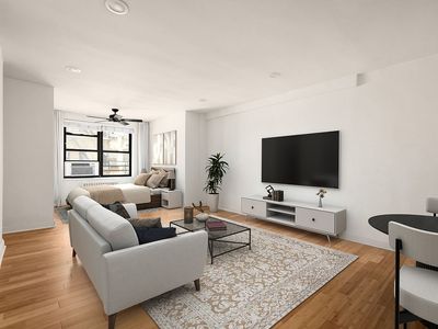 60 E 9th St APT 520