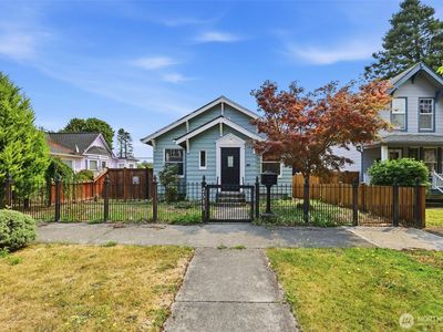 2511 Maple Street