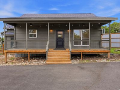 833 CANYON OAKS DR