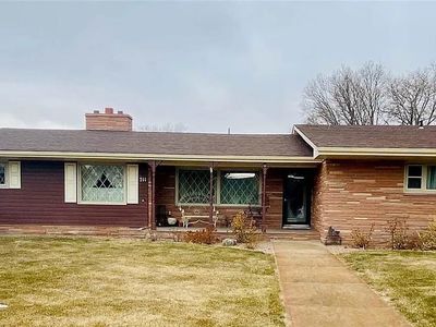 711 Elmwood Dr