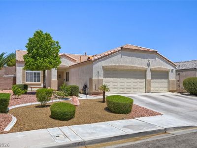 3830 W El Campo Grande Ave