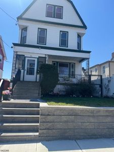 14 Helen Pl