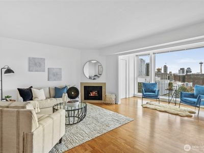 400 Melrose Avenue E #403