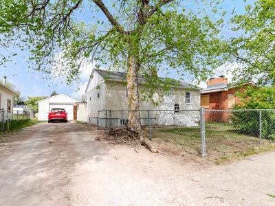 825 Holcomb Ave