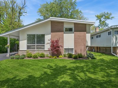 Property at 334 Southgate Dr, Northbrook, IL