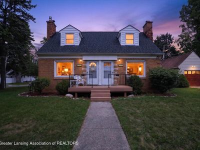 2001 Devonshire Ave