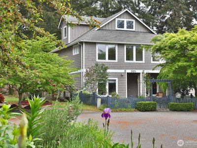 301 Noblecliff Place