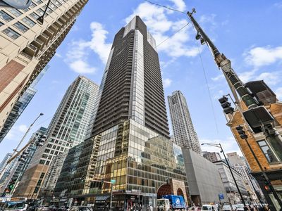 10 E Ontario St APT 3702