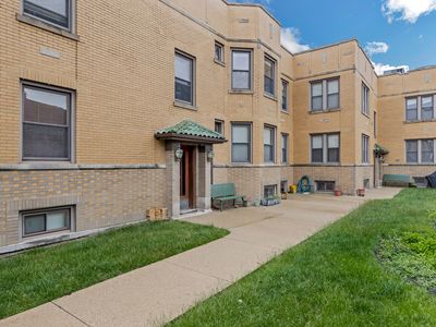 5609 N Mango Ave APT 1W