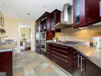 190 Presidential Blvd #18