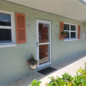 200 Valley Stream DR #4B