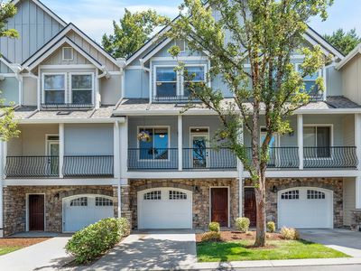 1922 NE 49th Way