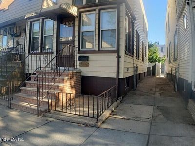 7952 77th Ave