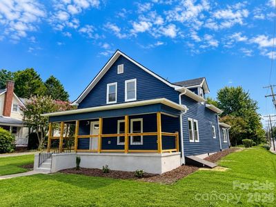 200 E White St