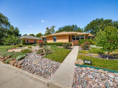 9839 Cloister Dr