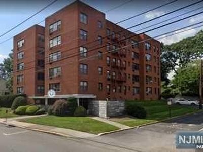 1541 Lemoine Ave APT 4F