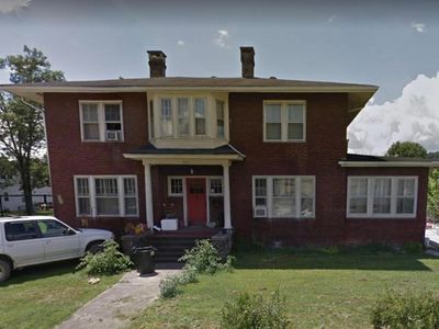 209 S Main St