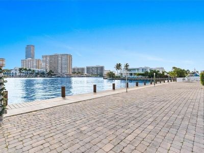 121 Golden Isles Dr APT 904