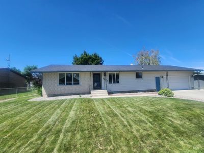 2872 Janis Dr