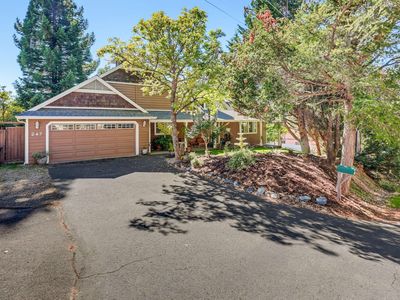 247 SE Hill Top Dr