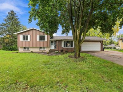 Property at 821 Woodfield Rd, Neenah, WI