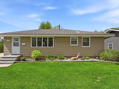 Property at 1209 Vincent Pl, Chaska, MN