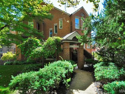 4520 W Pine Blvd APT 8