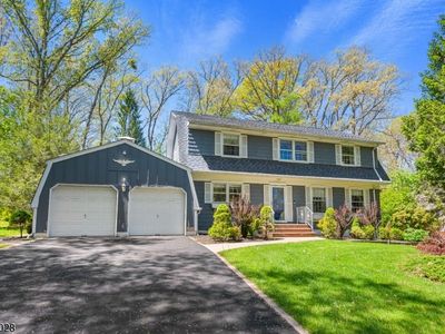 Property at 20 E Circuit Dr, Succasunna, NJ