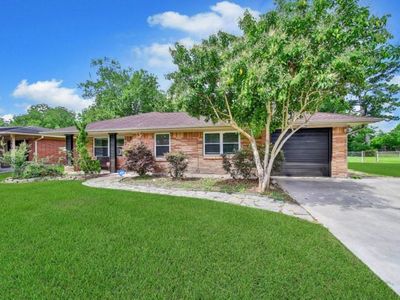 10406 Woodwind Dr