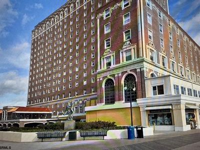 2715 Boardwalk APT 402