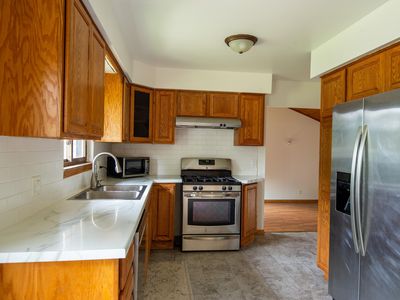 905 Flora Ln