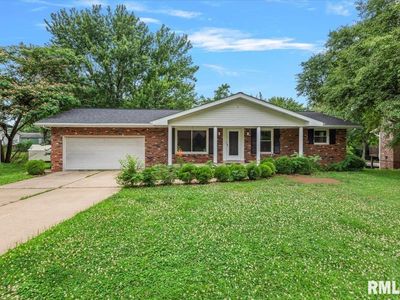Property at 10 Burr Oak Dr, Highland, IL