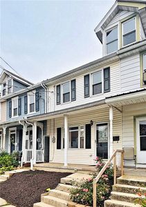 28 E Smith St