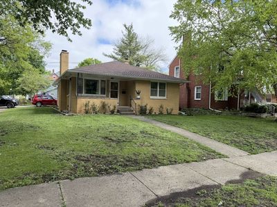 620 W White St
