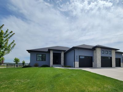 901 Lakeshore Cir