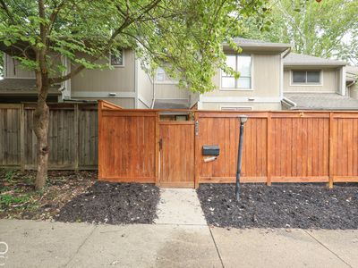 4216 Foxglove Trce