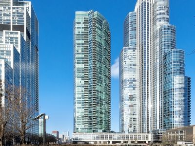 1201 S Prairie Ave #1202