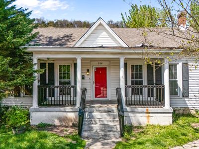 208 Holmes St