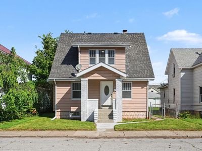 308 E 8th St